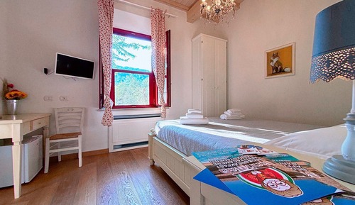 Romantic Room, Garden View