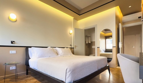 Deluxe Quadruple Room, Private Bathroom, City View