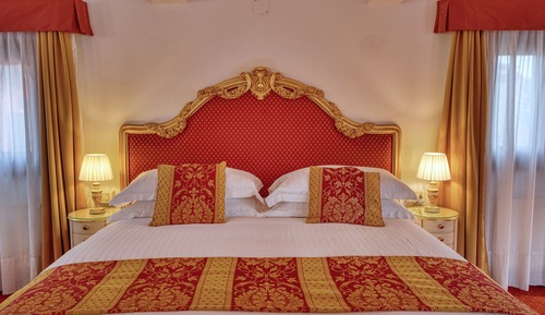 Panoramic Studio Suite, 1 King Bed with Sofa bed, City View