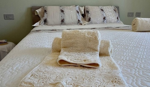King size double room with wheelchair accessible shower