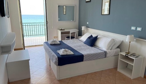 Standard Quadruple Room, Sea View