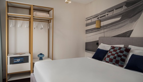 Classic Apartment, Canal View (D29)
