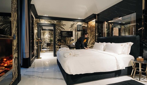 Luxury Suite