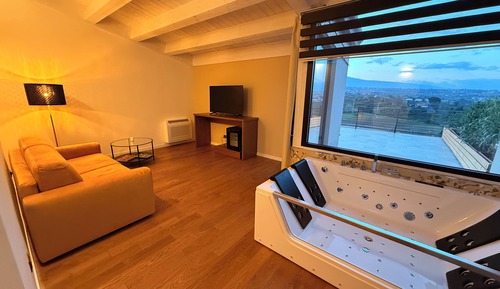 Deluxe Studio Suite