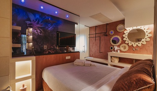 Luxury Studio