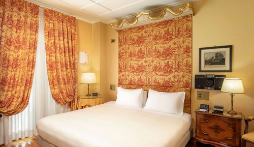Deluxe Room, 1 King Bed, Non Smoking (Converts to 2 Twin Beds)