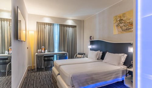 Comfort Room, 2 Twin Beds, Smoking
