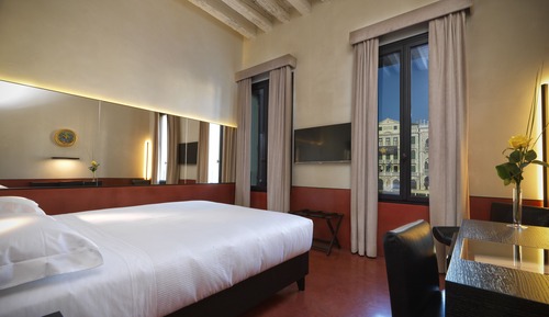 Deluxe Double Room, Canal View