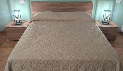 Deluxe Room, 1 Queen Bed, Air conditioning, Mountain View