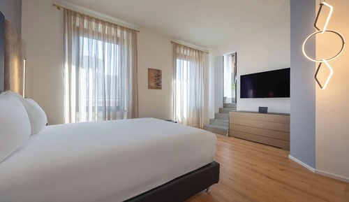 Deluxe Room, City View