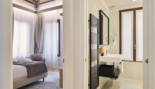 Romantic Apartment, Canal View, Corner