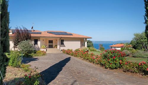 Two-Bedroom Deluxe Apartment with Garden View