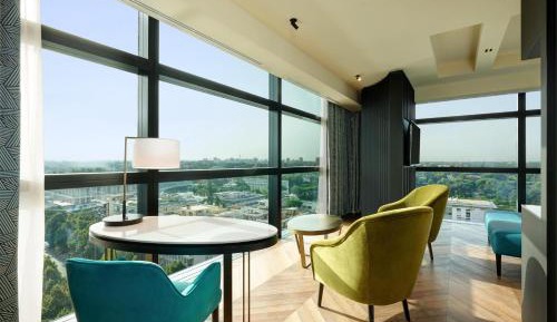 Executive Corner King Room with Lounge Access