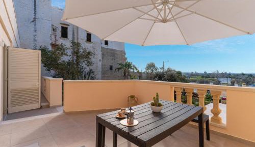 Two-Bedroom Deluxe Apartment with Garden View