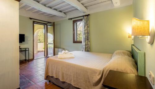Two-Bedroom Deluxe Apartment with Garden View