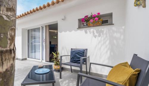 One-Bedroom Apartment with Garden View