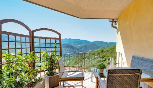 Two-Bedroom Deluxe Apartment with Garden View