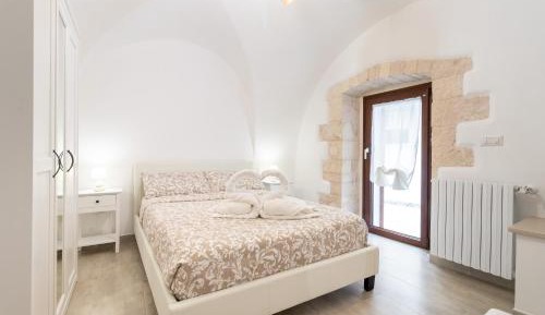 Two-Bedroom Deluxe Apartment with Garden View