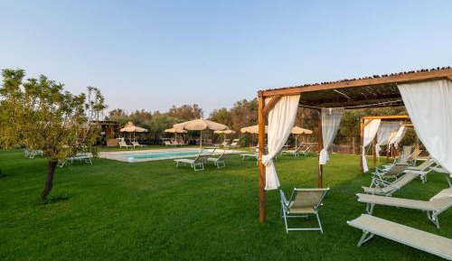 Two-Bedroom Deluxe Apartment with Garden View