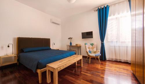 Deluxe Two-Bedroom Apartment with Garden View