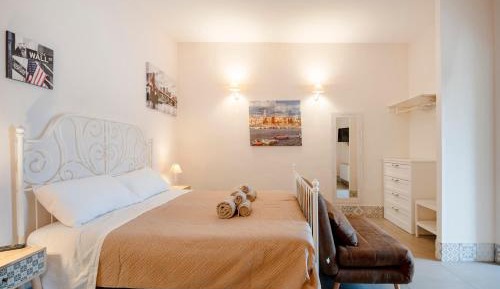 Superior One-Bedroom Apartment with Balcony