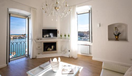 One-Bedroom Apartment with Sea View