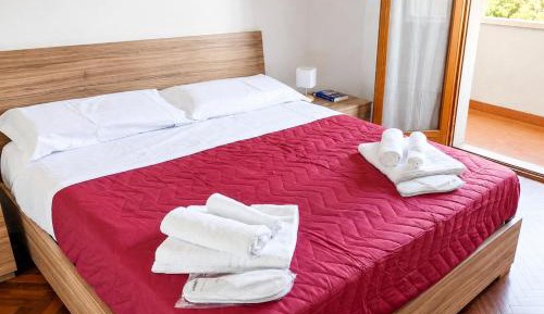 Three-Bedroom Apartment with Balcony