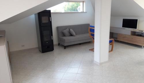 Deluxe One-Bedroom Apartment