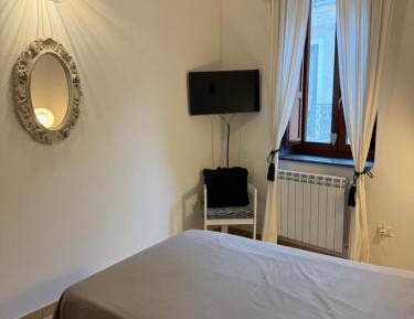Single Room with Shared Bathroom