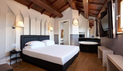 Superior Suite (2 Adults)
