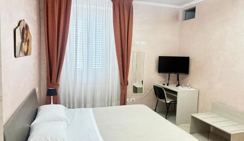 Deluxe One-Bedroom Apartment