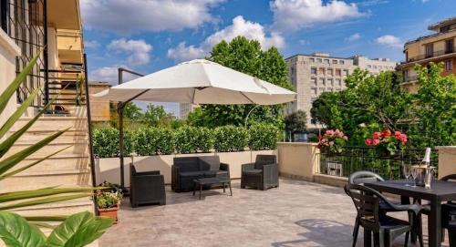 One-Bedroom Apartment with Terrace