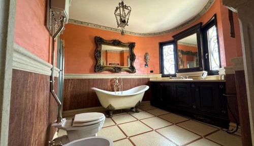 Standard Double Room with Shared Bathroom