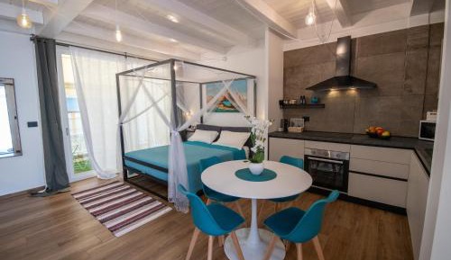Deluxe Queen Suite