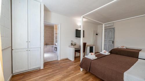 Double Room with Pool View