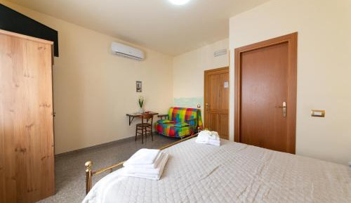 Deluxe Room (2 Adults + 1 Child)