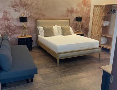 Queen Room with Spa Bath