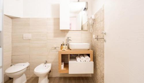 One-Bedroom Apartment with Balcony