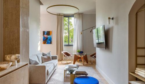 Deluxe King Suite