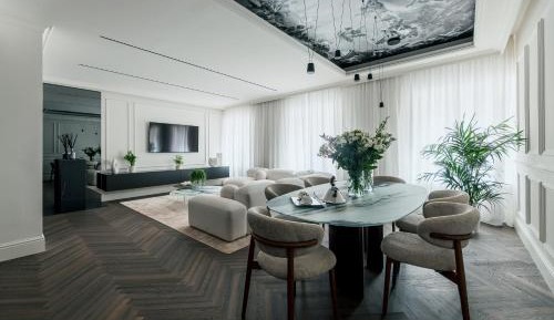 Four-Bedroom Luxury Apartment