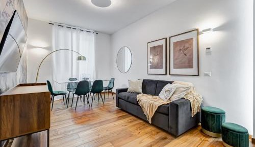 Three-Bedroom Deluxe Apartment