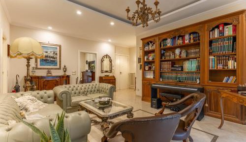 Three-Bedroom Deluxe Apartment