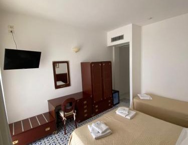 Economy Triple Room