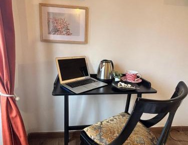 Deluxe Double Room (2 Adults + 1 Child)
