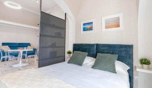 Superior One-Bedroom Apartment with Balcony