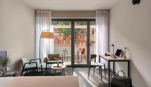 Spacious Room - Balcony