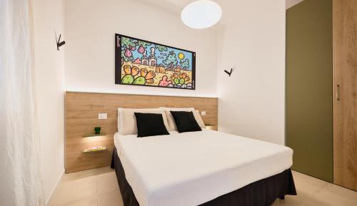 One-Bedroom Apartment with Pool View
