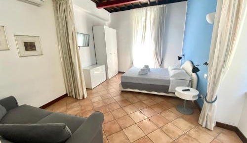 Deluxe One-Bedroom Apartment