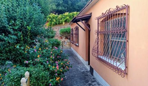 Apartment with Garden View