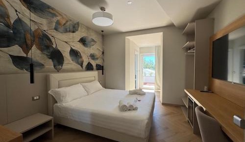 Double Room with Lake View - Annex